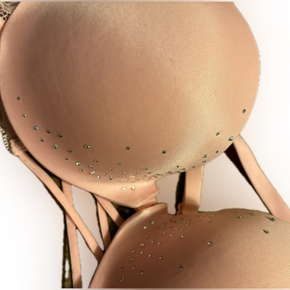 La Senza jewel encrusted pink lace bra. - Picture 6 of 8